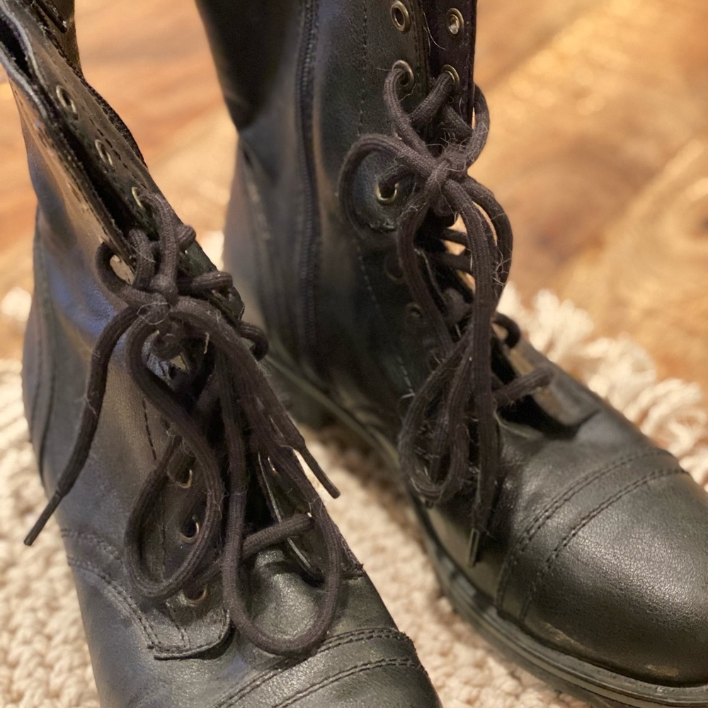 Combat boots